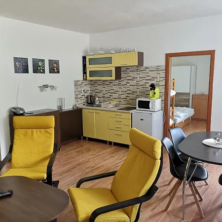 아파트 Apartmanovy Dom Triangel 도노발리